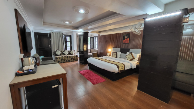 Book hotel rooms in mussoorie for family